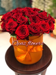 Шляпная коробка оранжевая 25 роз