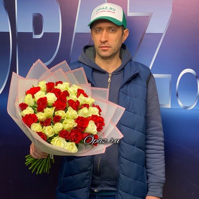 51 роза Кения Premium 40/45см в оформлении №РС-152